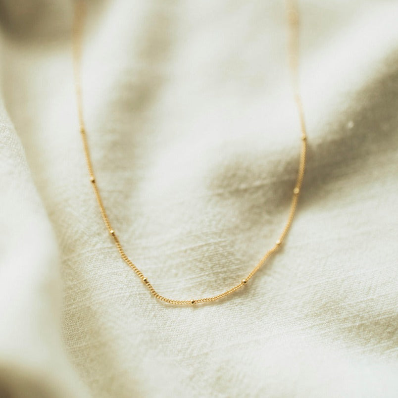 Plain thin hot sale gold chain