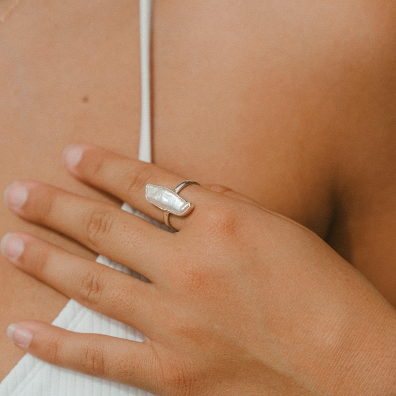 biwa pearl ring on model @abicado